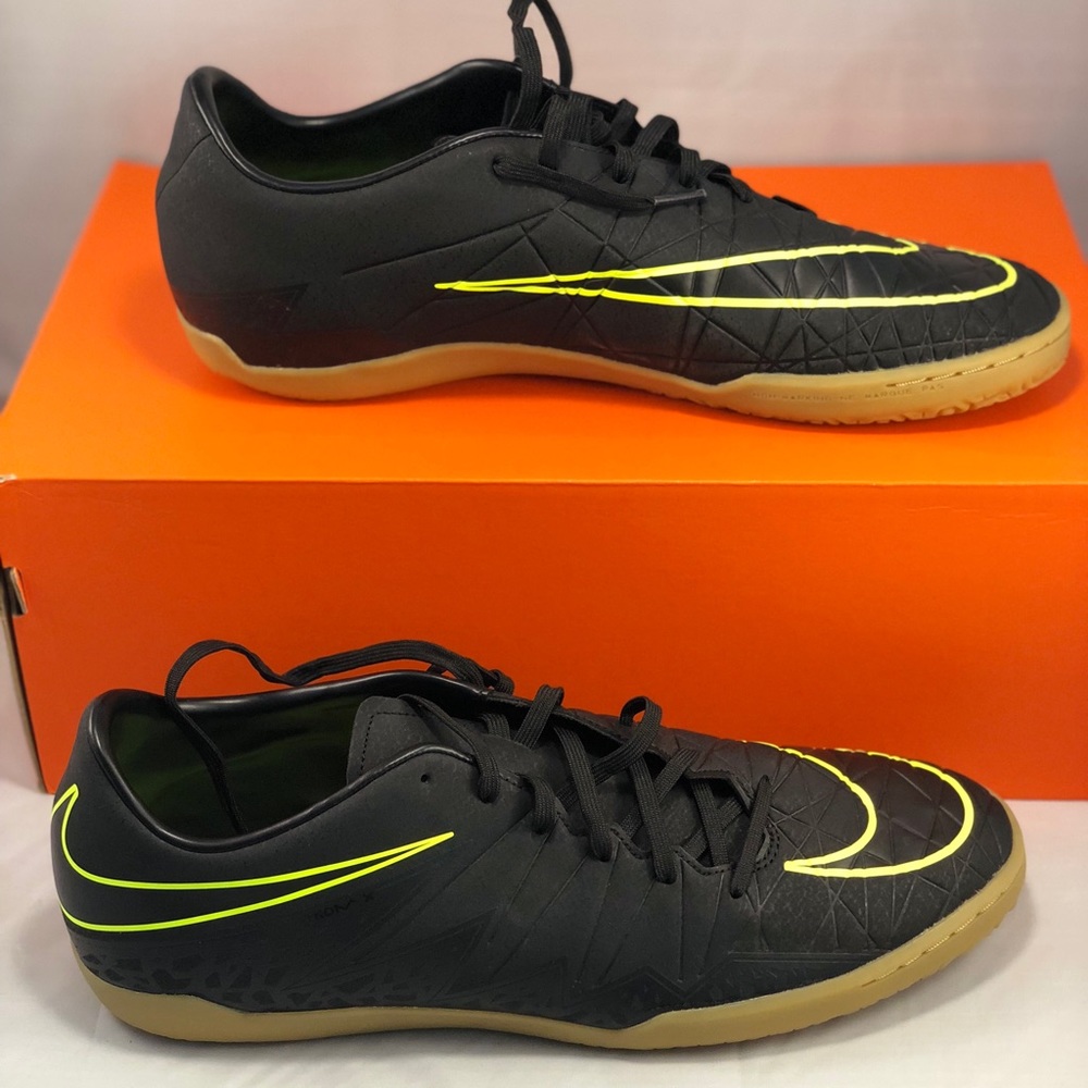 Nike Men’s HyperVenom Phelon II IC Indoor Soccer - Picture 1 of 5